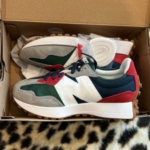 NEW IN BOX New Balance 327 in Marblehead Mens size 7.5
